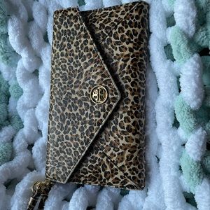 Tory Burch Envelope wallet cheetah print